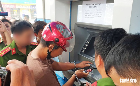Khởi tố 3 người Trung Quốc sang Việt Nam đánh cắp dữ liệu thẻ ATM - Ảnh 1. Khởi tố 3 người Trung Quốc sang Việt Nam đánh cắp dữ liệu thẻ ATM - Ảnh 1.
