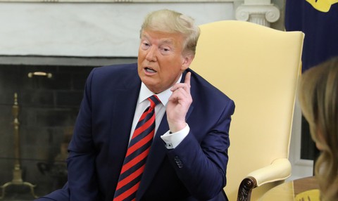 Ông Trump thông báo áp trừng phạt cao nhất lên Iran - Ảnh 1. Ông Trump thông báo áp trừng phạt cao nhất lên Iran - Ảnh 1.