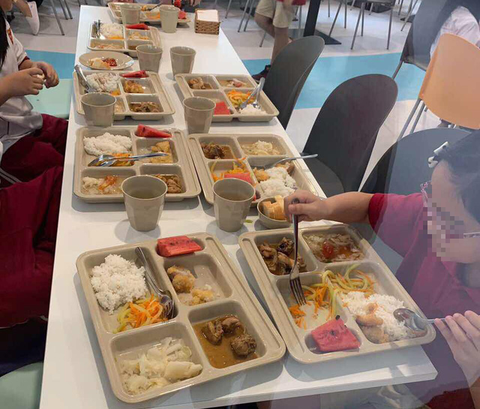 Trường Việt Úc xin lỗi về chất lượng bữa ăn của học sinh - Ảnh 1. Trường Việt Úc xin lỗi về chất lượng bữa ăn của học sinh - Ảnh 1.