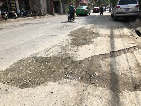 Con đường đau khổ ở Hà Nội vì đào lên lấp xuống - Ảnh 5. Con đường đau khổ ở Hà Nội vì đào lên lấp xuống - Ảnh 5.