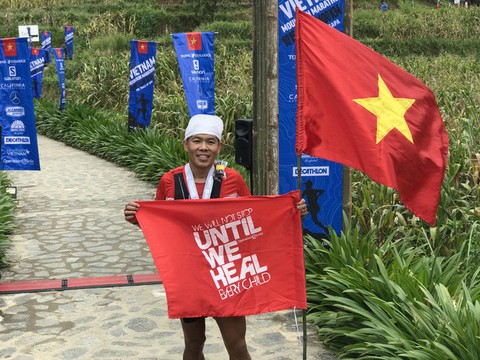Nguyễn Tiến Hùng vô địch cự ly 100km tại giải marathon leo núi Sa Pa - Ảnh 1. Nguyễn Tiến Hùng vô địch cự ly 100km tại giải marathon leo núi Sa Pa - Ảnh 1.