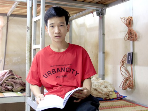 Cậu trò nghèo mồ côi kiên cường vào ĐH Bách khoa - Ảnh 1. Cậu trò nghèo mồ côi kiên cường vào ĐH Bách khoa - Ảnh 1.