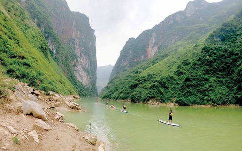 Có gì lạ ở đệ nhất hùng quan giữa lòng cao nguyên đá - Ảnh 2. Có gì lạ ở đệ nhất hùng quan giữa lòng cao nguyên đá - Ảnh 2.