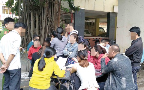 Alibaba vỡ trận như cảnh chợ chiều - Ảnh 1. Alibaba vỡ trận như cảnh chợ chiều - Ảnh 1.