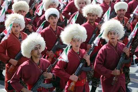 Iran rầm rộ duyệt binh khoe vũ khí tối tân - Ảnh 3. Iran rầm rộ duyệt binh khoe vũ khí tối tân - Ảnh 3.