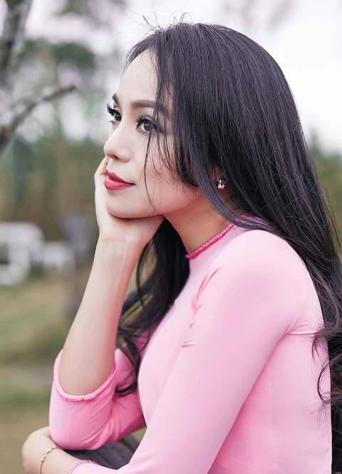 Ca sĩ Lan Anh: Hát bolero là... duyên phận - Ảnh 1. Ca sĩ Lan Anh: Hát bolero là... duyên phận - Ảnh 1.