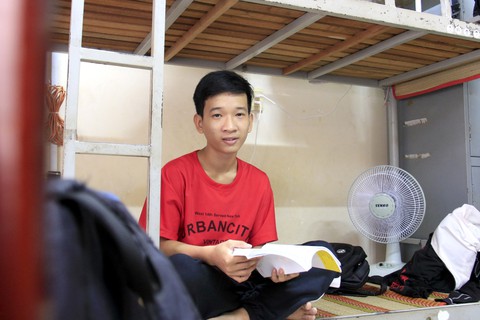Cậu trò nghèo mồ côi kiên cường vào ĐH Bách khoa - Ảnh 4. Cậu trò nghèo mồ côi kiên cường vào ĐH Bách khoa - Ảnh 4.