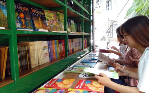 Thêm những chuyến xe chở tri thức về vùng sâu - Ảnh 1. Thêm những chuyến xe chở tri thức về vùng sâu - Ảnh 1.