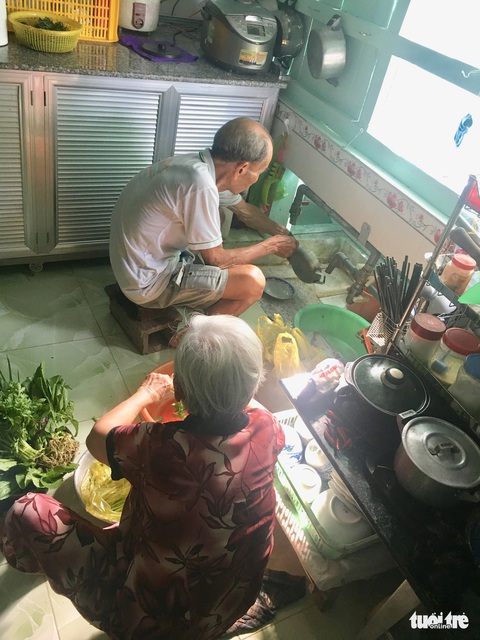 Một ngày bình dị của anh hùng phi công huyền thoại bắn rơi 7 máy bay Mỹ - Ảnh 7. Một ngày bình dị của anh hùng phi công huyền thoại bắn rơi 7 máy bay Mỹ - Ảnh 7.