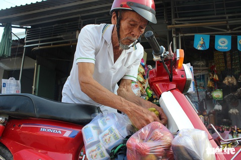 Một ngày bình dị của anh hùng phi công huyền thoại bắn rơi 7 máy bay Mỹ - Ảnh 15. Một ngày bình dị của anh hùng phi công huyền thoại bắn rơi 7 máy bay Mỹ - Ảnh 15.