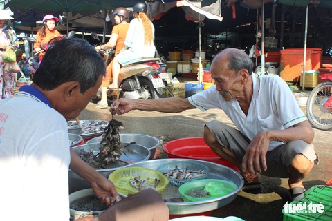 Một ngày bình dị của anh hùng phi công huyền thoại bắn rơi 7 máy bay Mỹ - Ảnh 16. Một ngày bình dị của anh hùng phi công huyền thoại bắn rơi 7 máy bay Mỹ - Ảnh 16.
