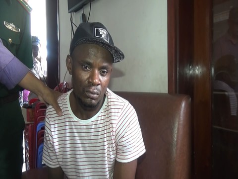 2 người Nigeria mang 14,7kg ma túy đá vào VN bị bắt giữ - Ảnh 1. 2 người Nigeria mang 14,7kg ma túy đá vào VN bị bắt giữ - Ảnh 1.