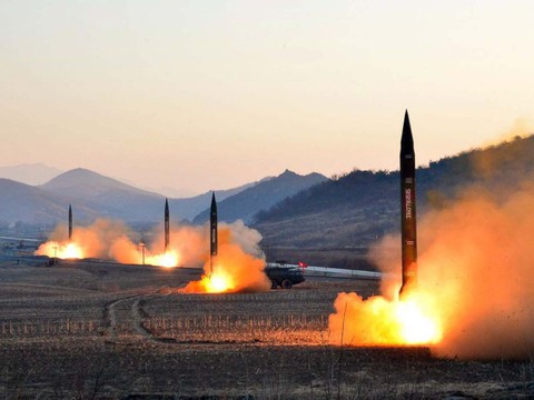 Yonhap: Triều Tiên bắn hai tên lửa đạn đạo tầm ngắn - Ảnh 1. Yonhap: Triều Tiên bắn hai tên lửa đạn đạo tầm ngắn - Ảnh 1.