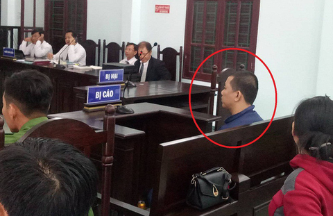 Tòa trả hồ sơ để điều tra lại vụ dượng hiếp dâm cháu 13 tuổi - Ảnh 1. Tòa trả hồ sơ để điều tra lại vụ dượng hiếp dâm cháu 13 tuổi - Ảnh 1.