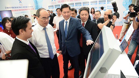 TP.HCM phát triển trí tuệ nhân tạo: Con người phải là trung tâm - Ảnh 1. TP.HCM phát triển trí tuệ nhân tạo: Con người phải là trung tâm - Ảnh 1.