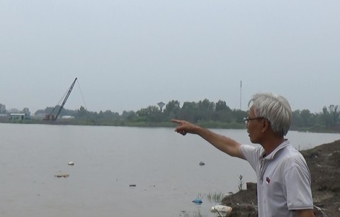 Dân lo bờ bao khu chứa bùn tiếp tục vỡ - Ảnh 1. Dân lo bờ bao khu chứa bùn tiếp tục vỡ - Ảnh 1.