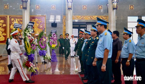 Đồng đội đến viếng phi công khác thường Nguyễn Văn Bảy - Ảnh 6. Đồng đội đến viếng phi công khác thường Nguyễn Văn Bảy - Ảnh 6.
