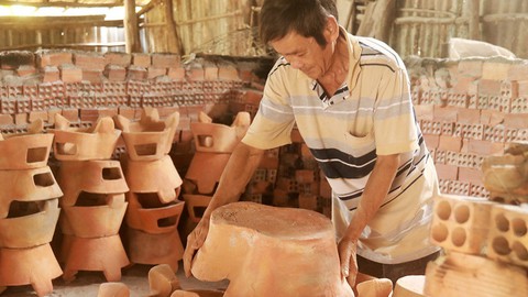 Lửa nghề truyền mãi ngàn sau - Kỳ 9: Lò đất Đầu Doi mai này... - Ảnh 1. Lửa nghề truyền mãi ngàn sau - Kỳ 9: Lò đất Đầu Doi mai này... - Ảnh 1.