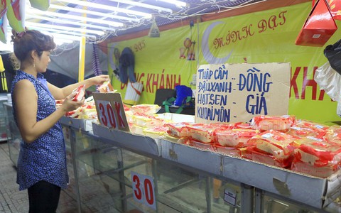 Bánh trung thu 15.000 đồng/cái có an toàn? - Ảnh 1. Bánh trung thu 15.000 đồng/cái có an toàn? - Ảnh 1.