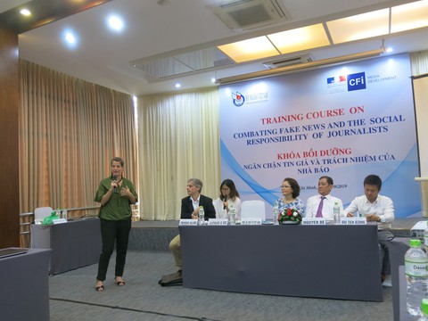 TP.HCM: Các nhà báo học kỹ năng ngăn chặn tin giả - Ảnh 2. TP.HCM: Các nhà báo học kỹ năng ngăn chặn tin giả - Ảnh 2.