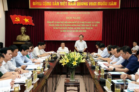 Năm 2025 sẽ nâng mức trợ cấp xã hội lên 500.000 đồng/người/tháng - Ảnh 1. Năm 2025 sẽ nâng mức trợ cấp xã hội lên 500.000 đồng/người/tháng - Ảnh 1.