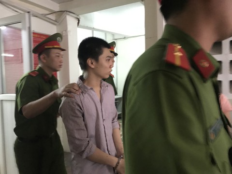 Toà trả hồ sơ vụ thiếu niên giết tài xế Grab cướp xe để chiều lòng bạn gái - Ảnh 1. Toà trả hồ sơ vụ thiếu niên giết tài xế Grab cướp xe để chiều lòng bạn gái - Ảnh 1.