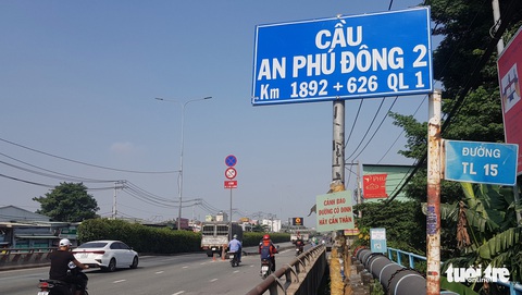 Quốc lộ 1 ở TP.HCM xuất hiện bảng cảnh báo đường có đinh, hãy cẩn thận - Ảnh 4. Quốc lộ 1 ở TP.HCM xuất hiện bảng cảnh báo đường có đinh, hãy cẩn thận - Ảnh 4.