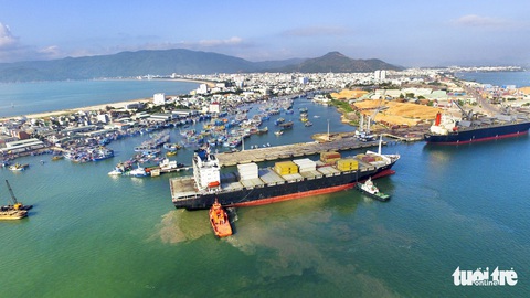 Khiển trách phó tổng giám đốc Công ty CP Cảng Quy Nhơn - Ảnh 2. Khiển trách phó tổng giám đốc Công ty CP Cảng Quy Nhơn - Ảnh 2.