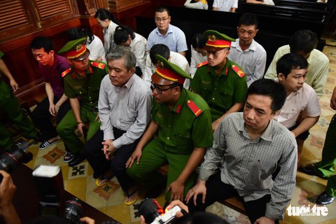 Không chỉ là chuyện bán thuốc giả - Ảnh 1. Không chỉ là chuyện bán thuốc giả - Ảnh 1.
