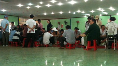 Bình Phước tìm cách chặn hàng trăm người qua Campuchia đánh bạc mỗi ngày - Ảnh 2. Bình Phước tìm cách chặn hàng trăm người qua Campuchia đánh bạc mỗi ngày - Ảnh 2.