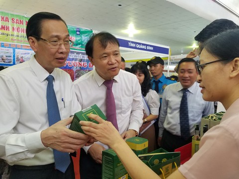 Hàng ngàn sản vật của 45 tỉnh thành ê hề trước mắt người Sài Gòn - Ảnh 2. Hàng ngàn sản vật của 45 tỉnh thành ê hề trước mắt người Sài Gòn - Ảnh 2.