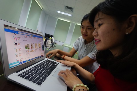 Mua sắm hàng nở nồi nhờ thương mại điện tử - Ảnh 1. Mua sắm hàng nở nồi nhờ thương mại điện tử - Ảnh 1.