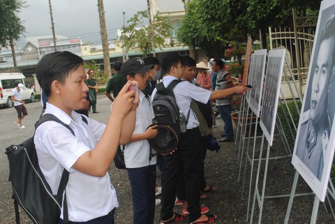 Đại tá anh hùng Nguyễn Văn Bảy về với đất mẹ Lai Vung - Ảnh 3. Đại tá anh hùng Nguyễn Văn Bảy về với đất mẹ Lai Vung - Ảnh 3.