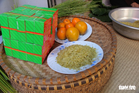 Mẹ truyền con nối giữ gìn tiếng tăm hương cốm làng Vòng - Ảnh 9. Mẹ truyền con nối giữ gìn tiếng tăm hương cốm làng Vòng - Ảnh 9.