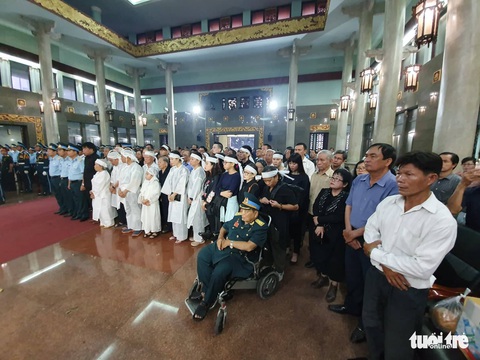 Tiễn đưa phi công phi thường Nguyễn Văn Bảy về quê nhà Lai Vung - Ảnh 4. Tiễn đưa phi công phi thường Nguyễn Văn Bảy về quê nhà Lai Vung - Ảnh 4.