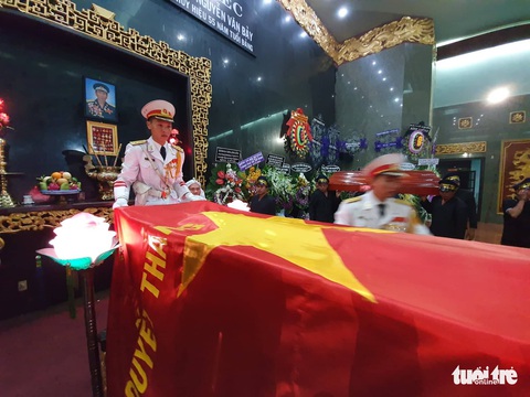 Tiễn đưa phi công phi thường Nguyễn Văn Bảy về quê nhà Lai Vung - Ảnh 7. Tiễn đưa phi công phi thường Nguyễn Văn Bảy về quê nhà Lai Vung - Ảnh 7.