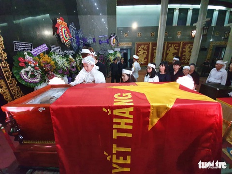 Tiễn đưa phi công phi thường Nguyễn Văn Bảy về quê nhà Lai Vung - Ảnh 3. Tiễn đưa phi công phi thường Nguyễn Văn Bảy về quê nhà Lai Vung - Ảnh 3.