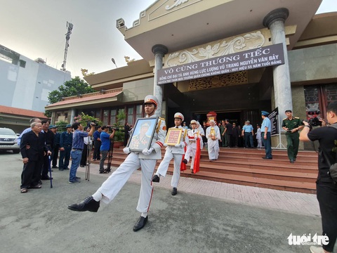 Tiễn đưa phi công phi thường Nguyễn Văn Bảy về quê nhà Lai Vung - Ảnh 1. Tiễn đưa phi công phi thường Nguyễn Văn Bảy về quê nhà Lai Vung - Ảnh 1.