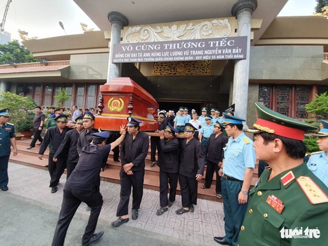 Tiễn đưa phi công phi thường Nguyễn Văn Bảy về quê nhà Lai Vung - Ảnh 8. Tiễn đưa phi công phi thường Nguyễn Văn Bảy về quê nhà Lai Vung - Ảnh 8.