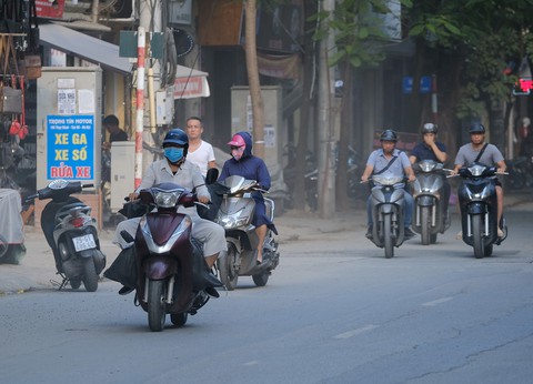 Sáng nay, không khí Hà Nội ô nhiễm nhất thế giới - Ảnh 1. Sáng nay, không khí Hà Nội ô nhiễm nhất thế giới - Ảnh 1.