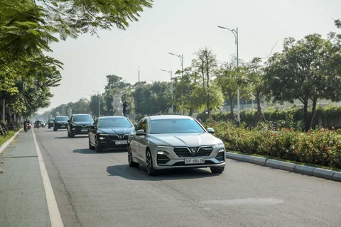 VinFast Lux dạo quanh phố phường Hà Nội - Ảnh 2. VinFast Lux dạo quanh phố phường Hà Nội - Ảnh 2.