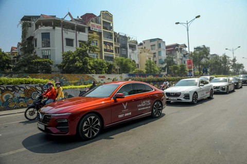 VinFast Lux dạo quanh phố phường Hà Nội - Ảnh 5. VinFast Lux dạo quanh phố phường Hà Nội - Ảnh 5.