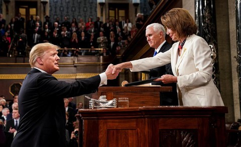 Trump, yêu nước và... bị luận tội - Ảnh 1. Trump, yêu nước và... bị luận tội - Ảnh 1.