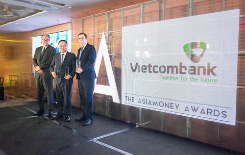 Vietcombank nhận ‘hat -trick’ giải thưởng của Asiamoney - Ảnh 1. Vietcombank nhận ‘hat -trick’ giải thưởng của Asiamoney - Ảnh 1.