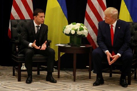Bản ghi điện đàm với tổng thống Ukraine có gì khiến ông Trump bị đòi luận tội? - Ảnh 1. Bản ghi điện đàm với tổng thống Ukraine có gì khiến ông Trump bị đòi luận tội? - Ảnh 1.