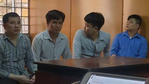 Chờ mãi không thấy tiếp viên nữ, hỗn chiến ở quán karaoke, 2 người chết, 4 đi tù - Ảnh 1. Chờ mãi không thấy tiếp viên nữ, hỗn chiến ở quán karaoke, 2 người chết, 4 đi tù - Ảnh 1.