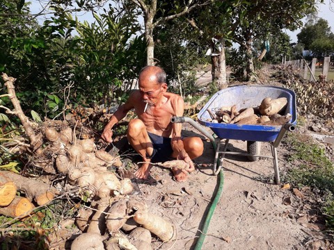 Người dân tiễn đưa phi công huyền thoại Nguyễn Văn Bảy - Ảnh 10. Người dân tiễn đưa phi công huyền thoại Nguyễn Văn Bảy - Ảnh 10.
