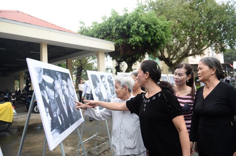 Người dân tiễn đưa phi công huyền thoại Nguyễn Văn Bảy - Ảnh 1. Người dân tiễn đưa phi công huyền thoại Nguyễn Văn Bảy - Ảnh 1.