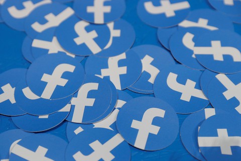 Facebook bắt đầu thử nghiệm ẩn tổng số ‘like’ tại Úc - Ảnh 1. Facebook bắt đầu thử nghiệm ẩn tổng số ‘like’ tại Úc - Ảnh 1.