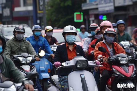 Buổi sáng TP.HCM mờ ảo trong sương mù tựa như Đà Lạt - Ảnh 2. Buổi sáng TP.HCM mờ ảo trong sương mù tựa như Đà Lạt - Ảnh 2.